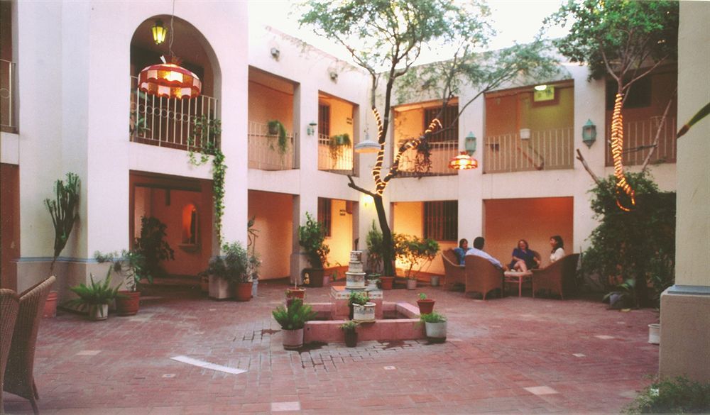 Hotel Suites Kino Hermosillo Bagian luar foto